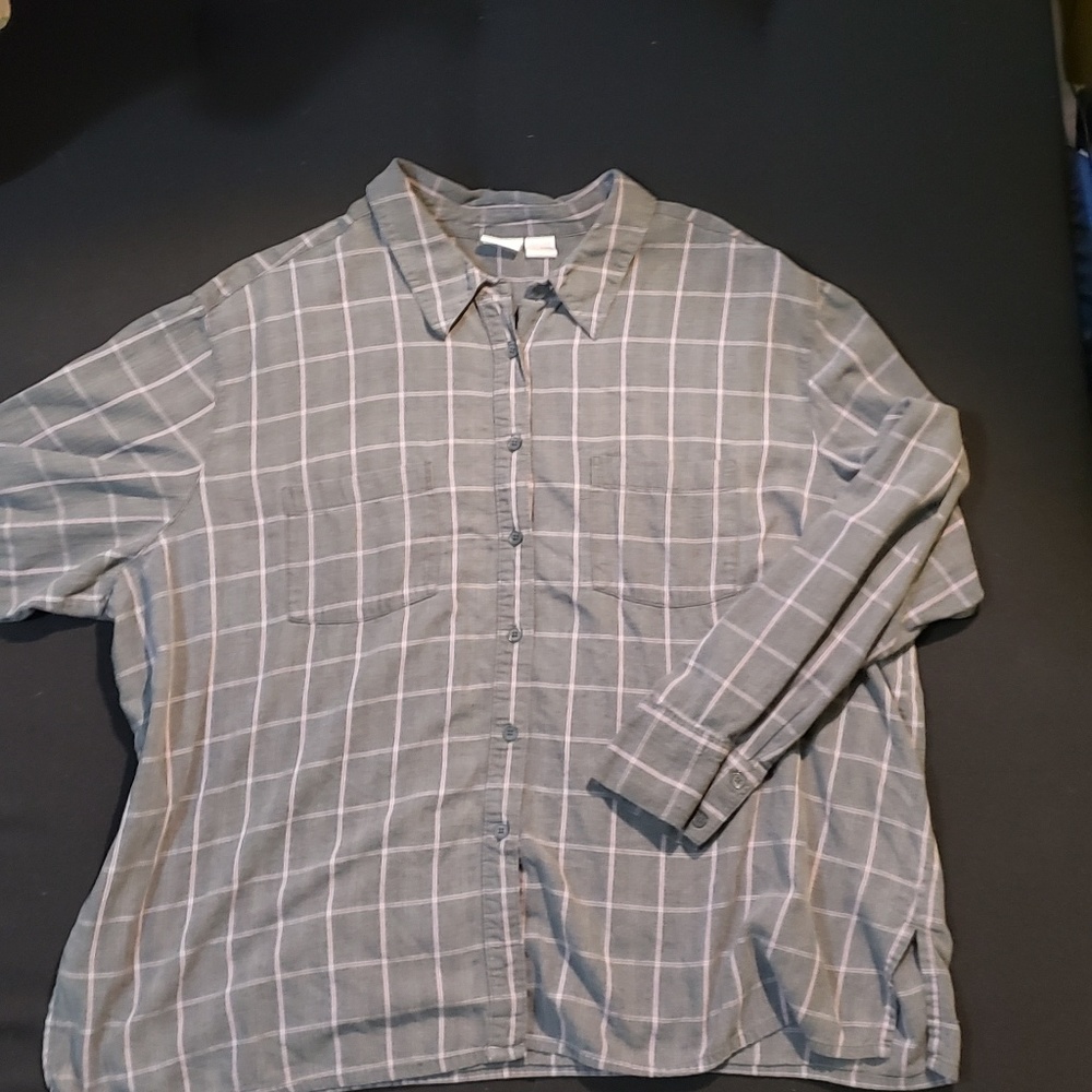 Grey and pink button up